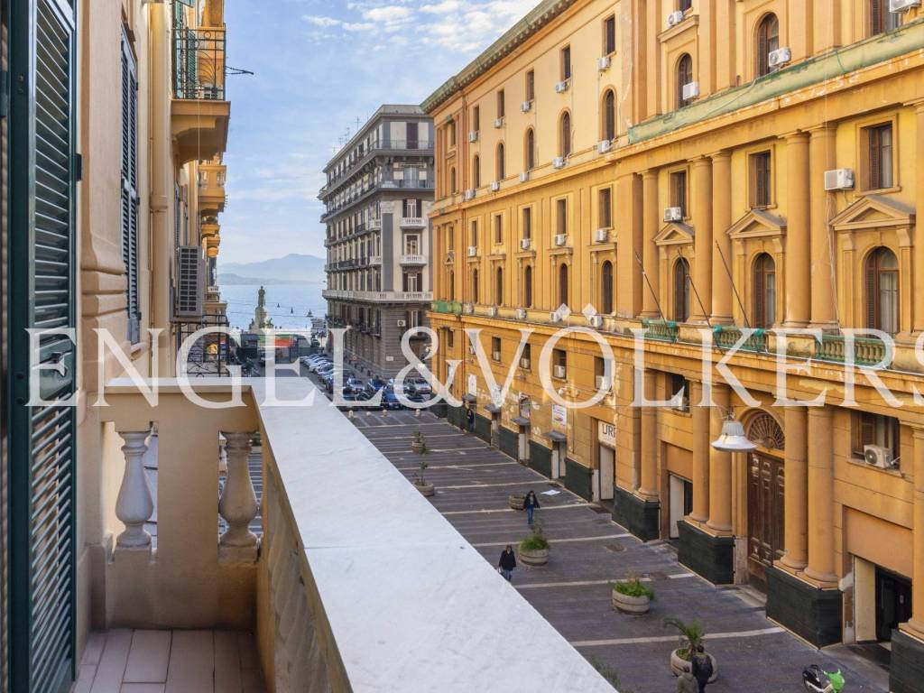 Appartamento da ristrutturare, secondo piano, santa lucia, napoli