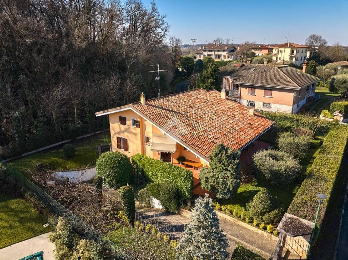 Villa in vendita a Peschiera del Garda
