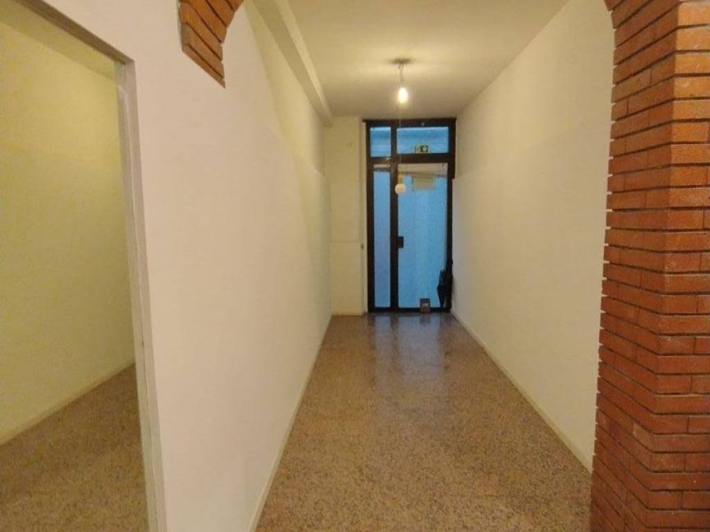 Locale commerciale con laboratorio via san zanobi 36, san marco - ss annunziata, firenze