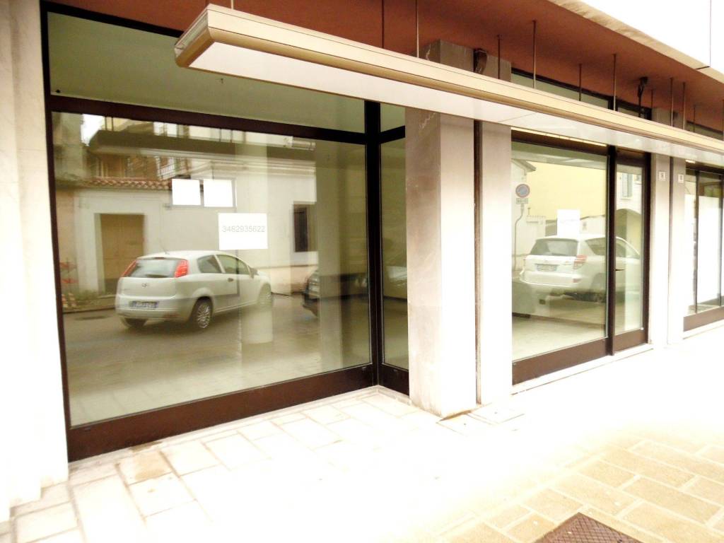 Locale commerciale via generale cascino 18, centro, gorizia