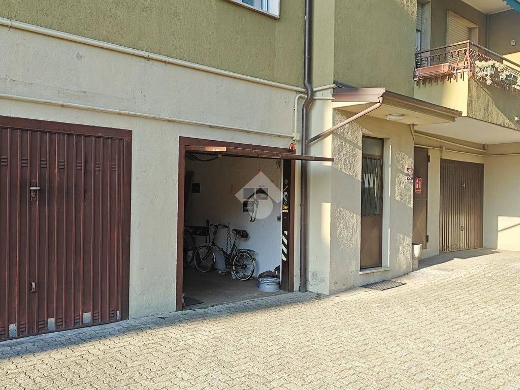 Garage - box via rivera 11, centro, carate brianza