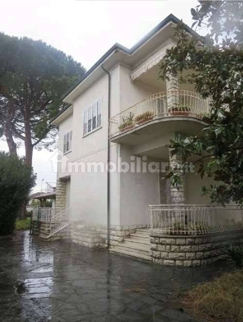 Villa in vendita a Cascina