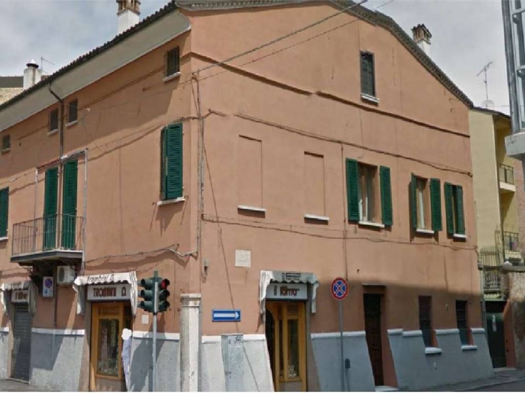 Negozio all'asta via bagaro, ferrara