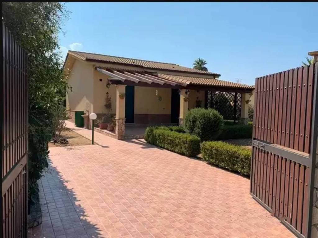 Villa unifamiliare viale san francesco, campofelice di roccella