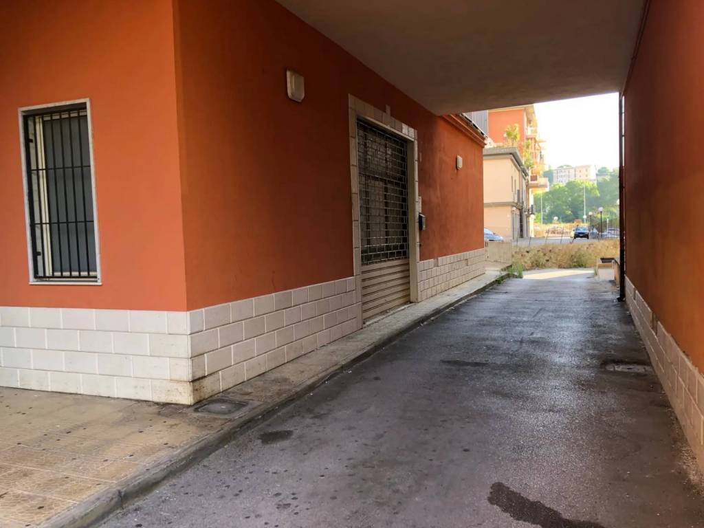 Negozio - locale commerciale via cimabue, sn, sn, sn, sn, sn, sn, sn, sn, sn, sn, centro, caltanissetta