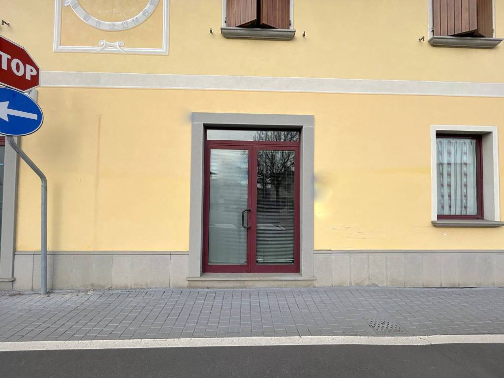 Locale commerciale vicolo gioacchino rossini, cazzago san martino calino, cazzago san martino