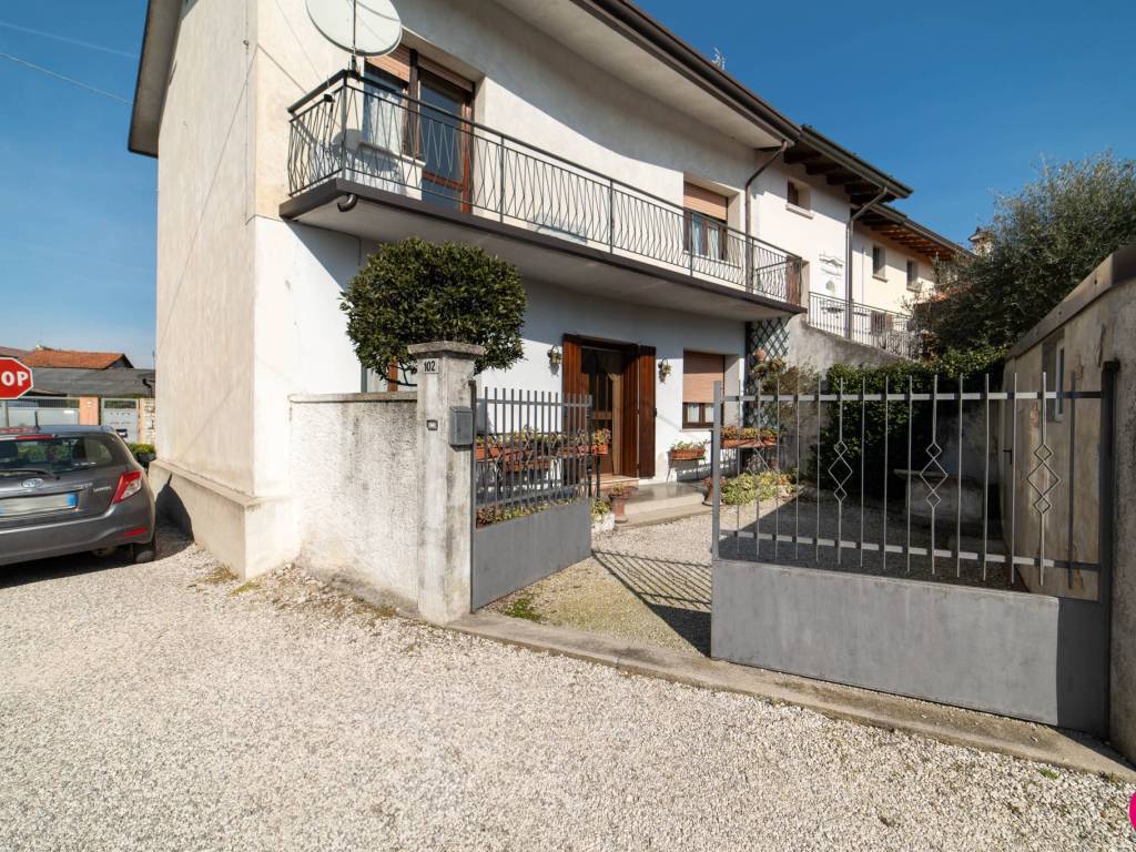 Villa a schiera via martiri della libertà, centro, cordenons