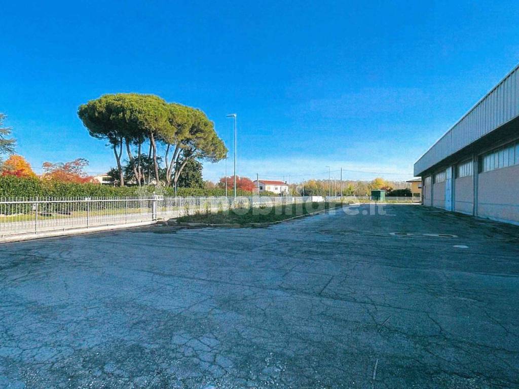 capannone-salzano-rif-118777509-immobiliare-it