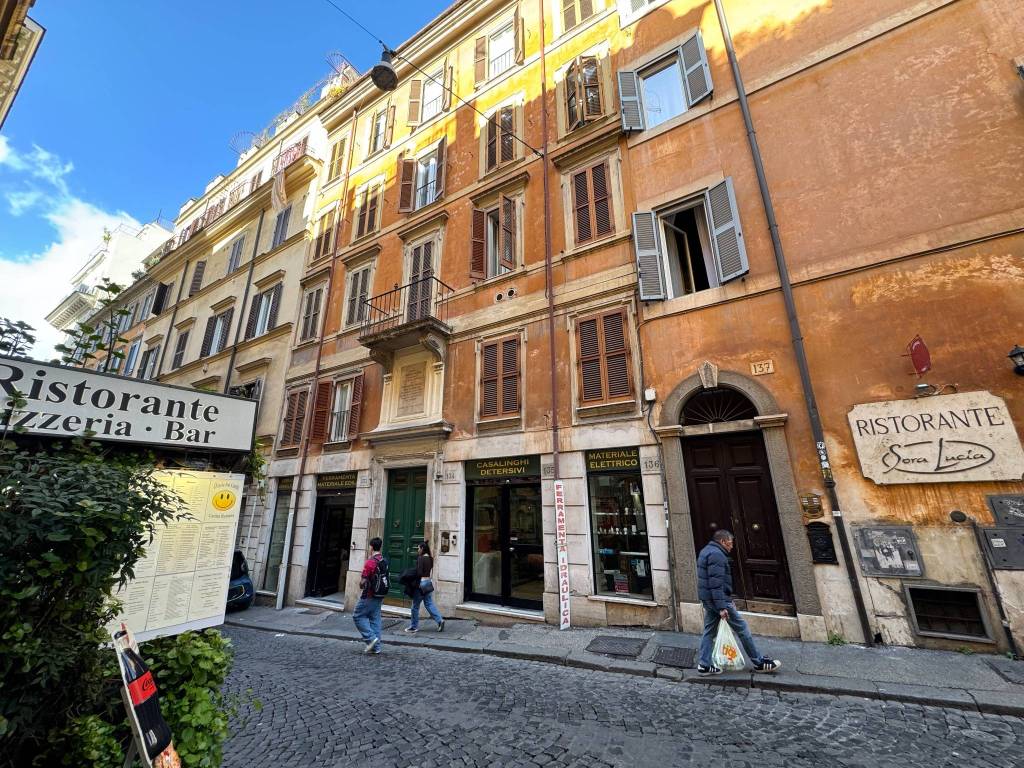 Monolocale via rasella, barberini, roma