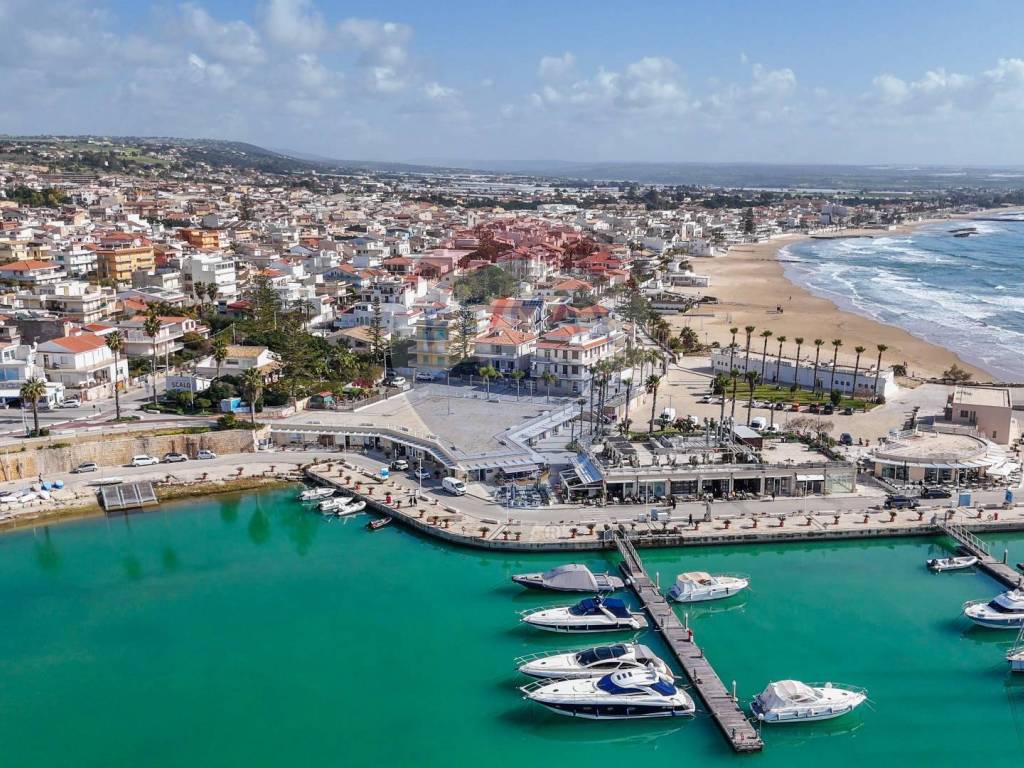 Villa unifamiliare via livorno 4, marina di ragusa centro, ragusa