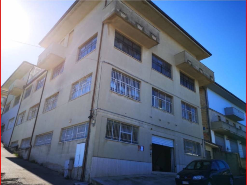 Laboratorio all'asta via appennini 22, monte urano