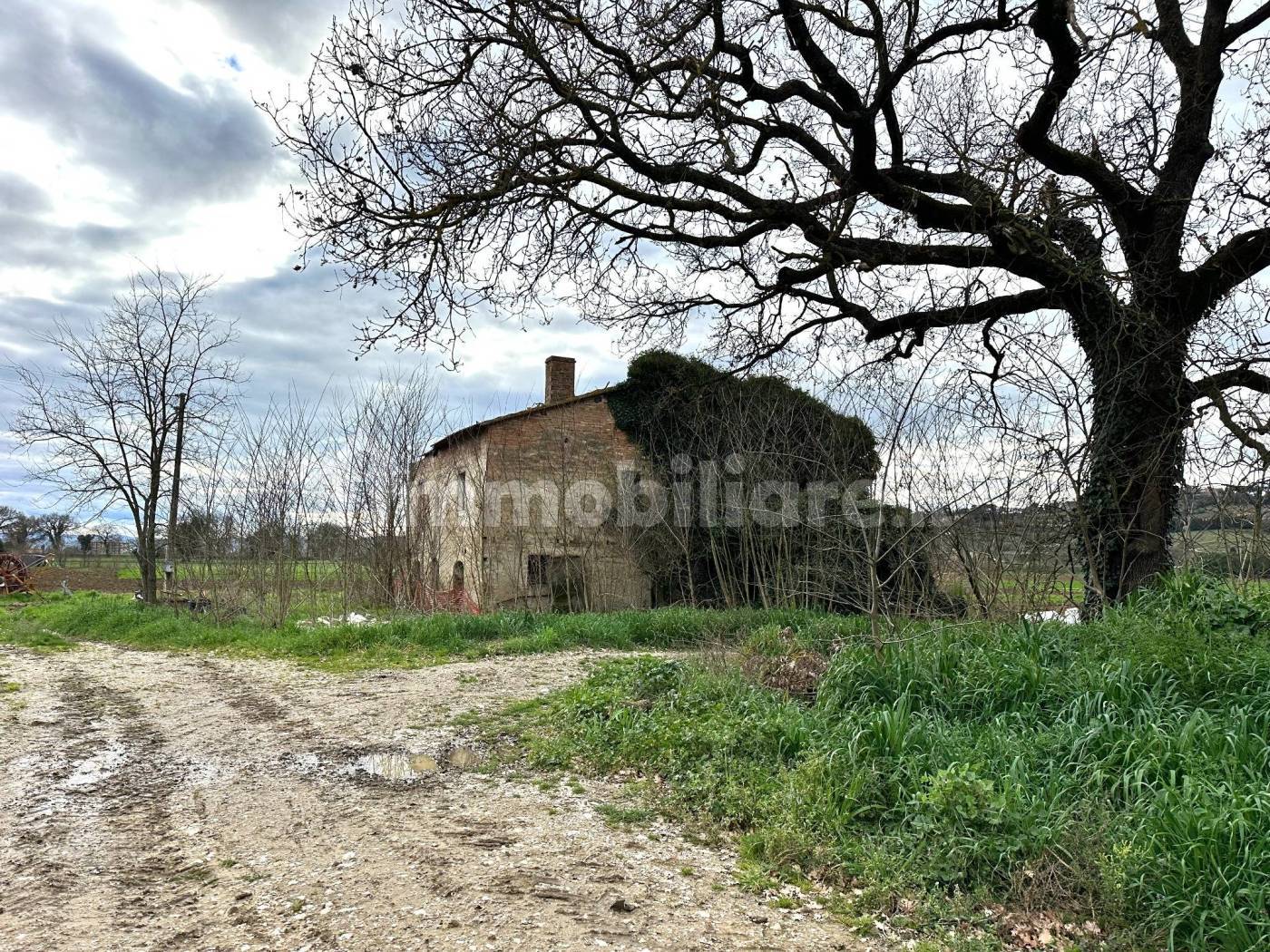 Rustico - Casale in vendita a Perugia