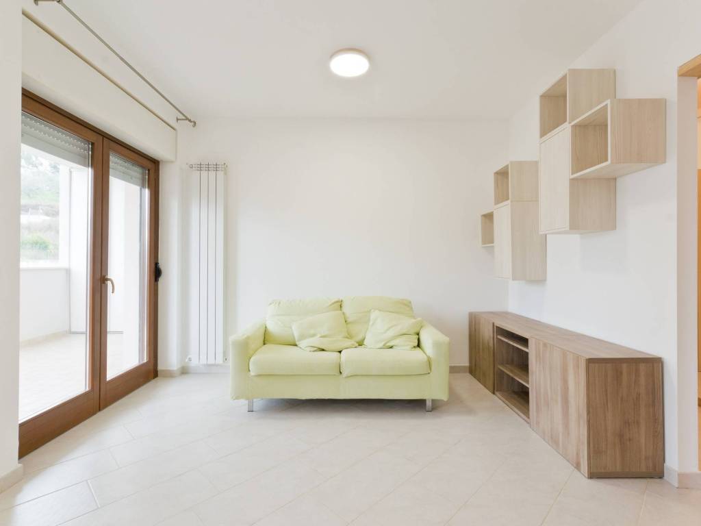 Vendita Appartamento Chieti. Trilocale in via Aldo Moro 90E. Ottimo stato,  terzo piano, con terrazza, riscaldamento autonomo, rif. 118868565