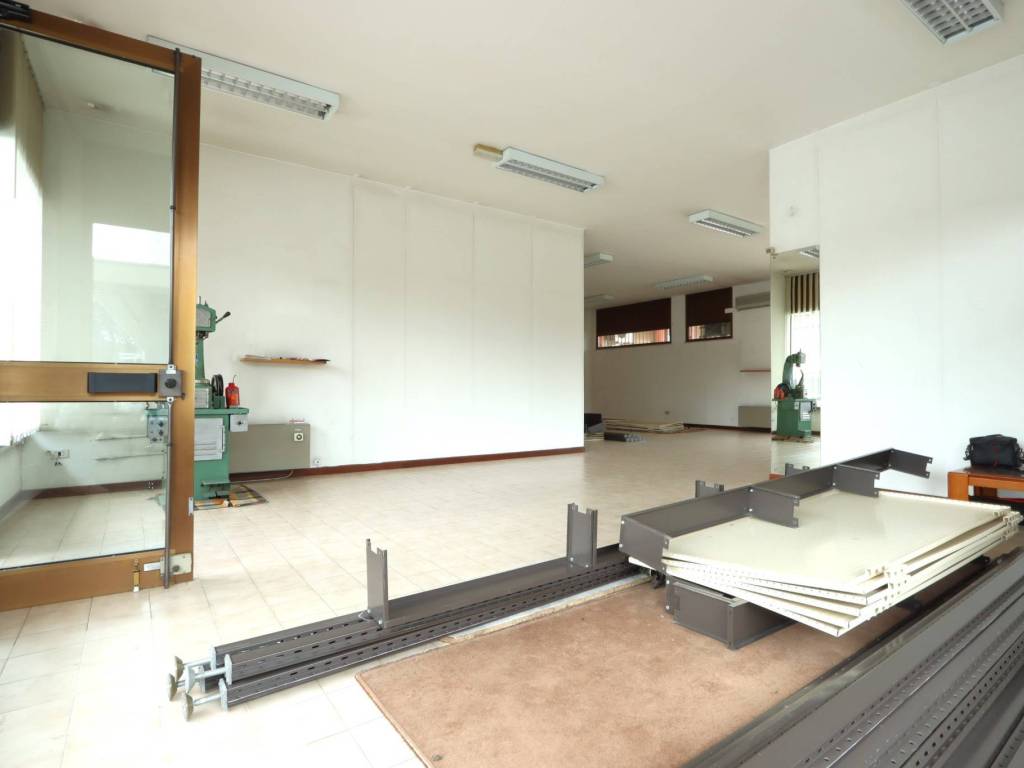 Locale commerciale viale riviera berica 561, santa croce bigolina - longara, vicenza