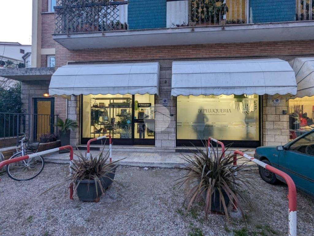 Locale commerciale via enrico dugoni 2, centro, mantova