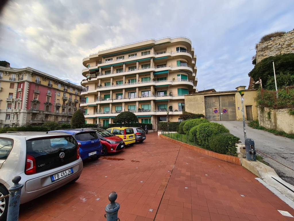 Appartamento corso italia, albaro, genova