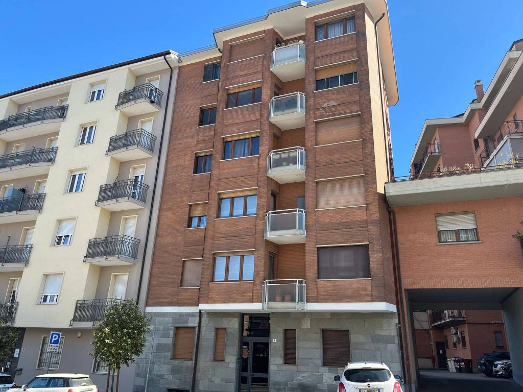 Bilocale via napoleone leumann 8, coop - vecco, rivoli