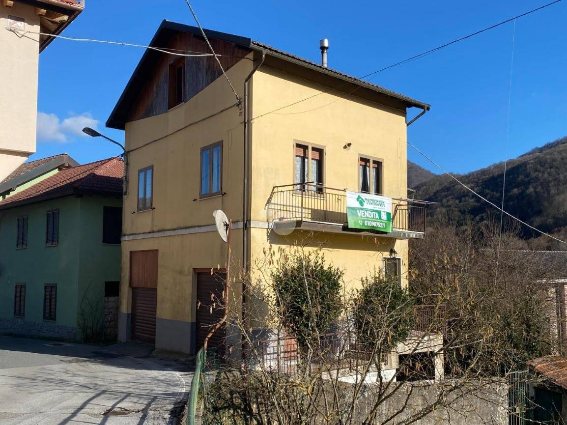 Casa indipendente in vendita a Montoggio