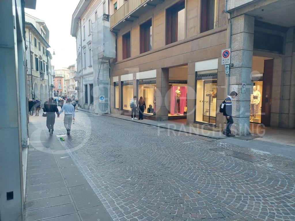 Locale commerciale via martiri della libertà, piazza dei signori, treviso
