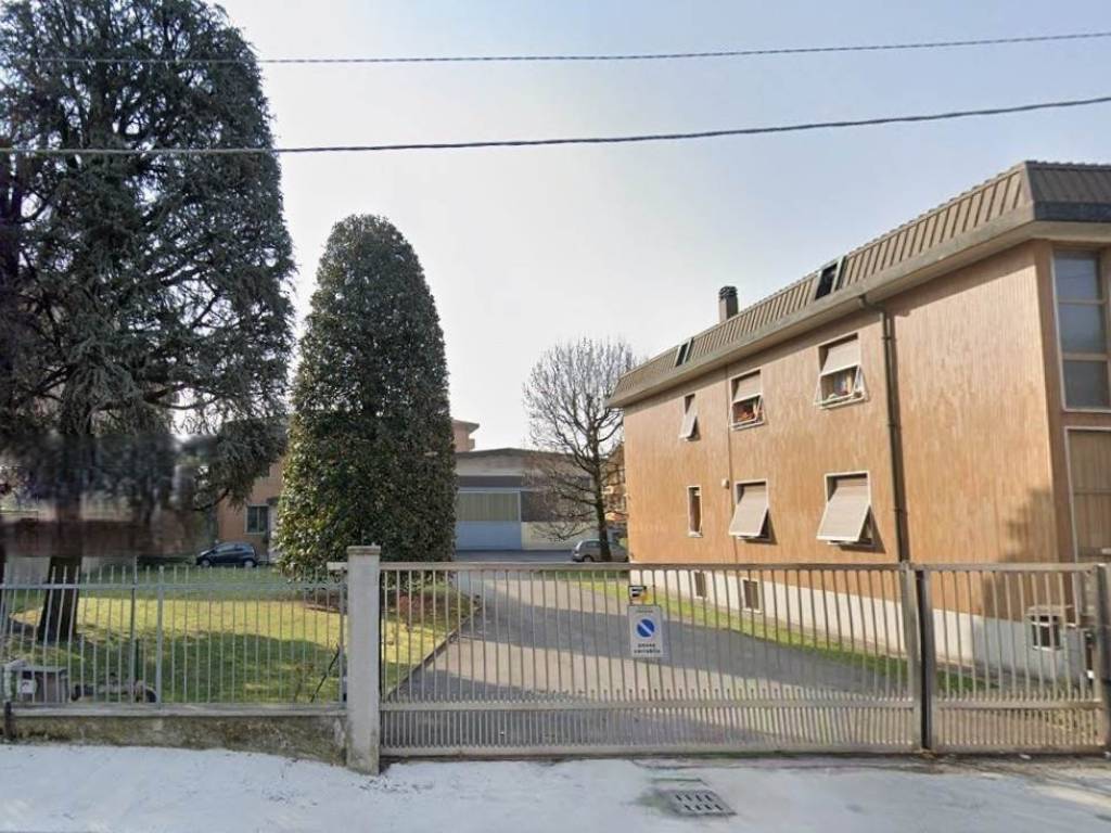 Capannone via delle rose, varedo