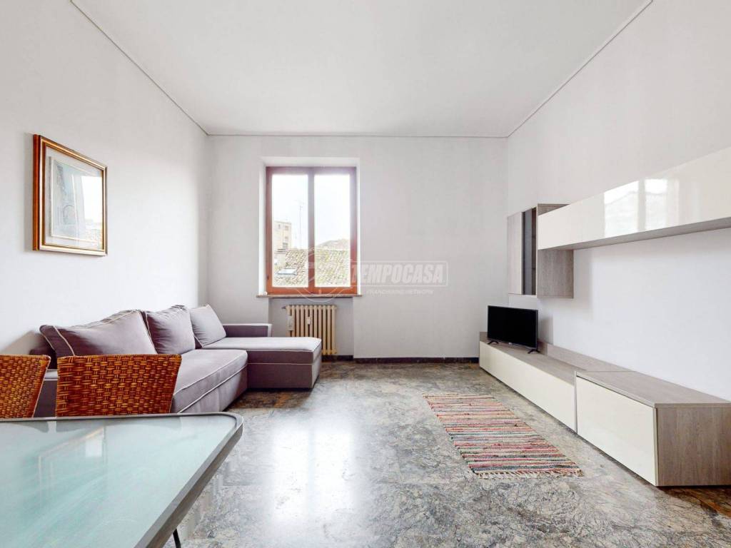 Trilocale via giovanni marangoni 18, centro, mantova