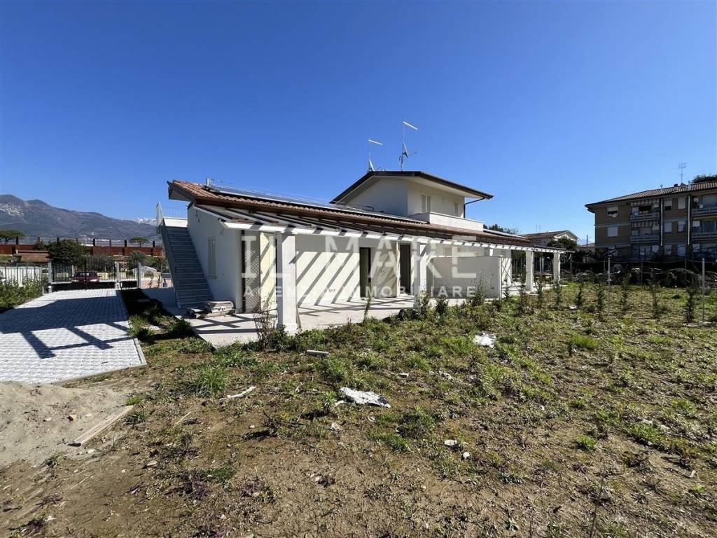 Villa a schiera via san leonardo, marina di massa centro, massa