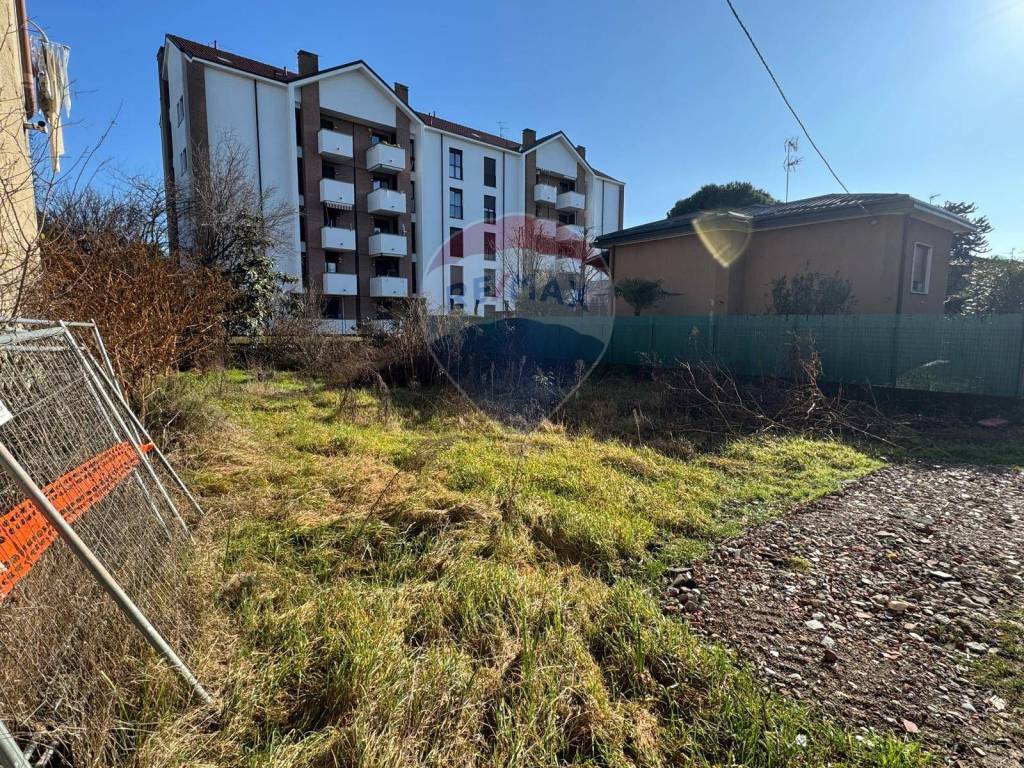 Terreno edificabile via rosmini, bernasconi, buonarroti, bareggia, lissone