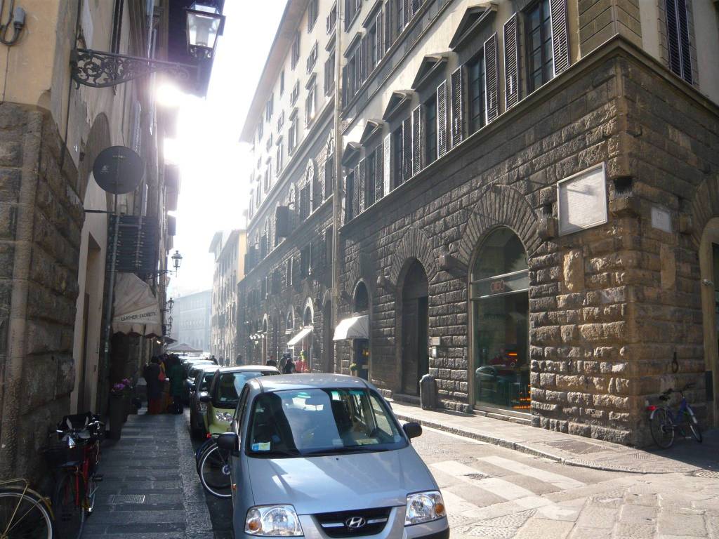 Locale commerciale piazza di santa croce 1, santa croce, firenze
