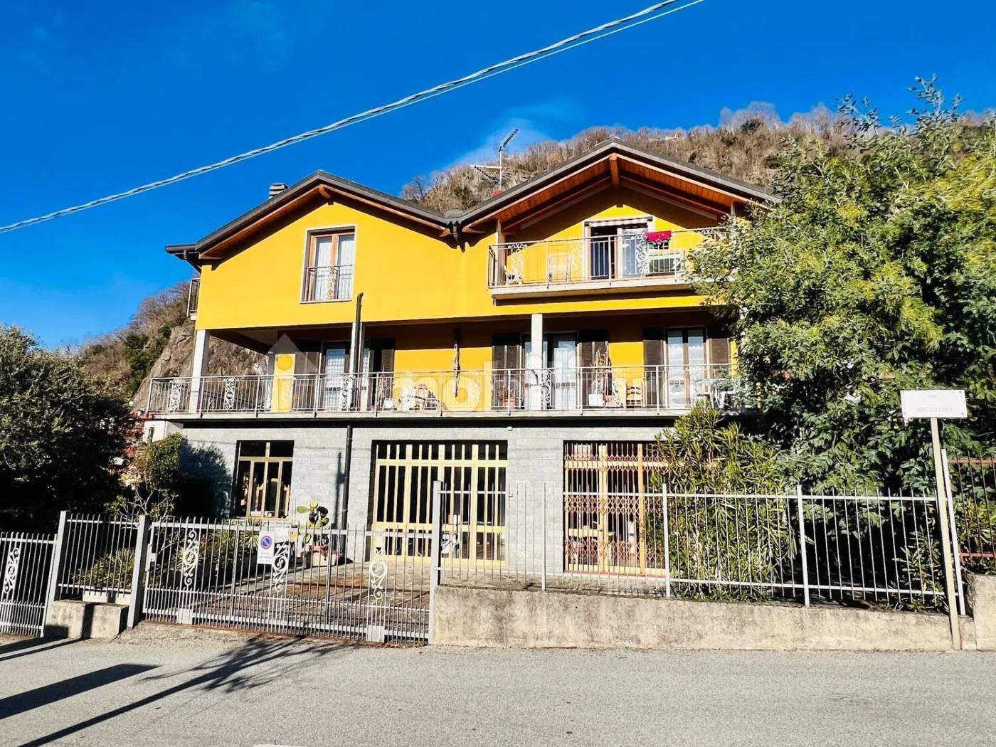 Villa in vendita a Maccagno con Pino e Veddasca