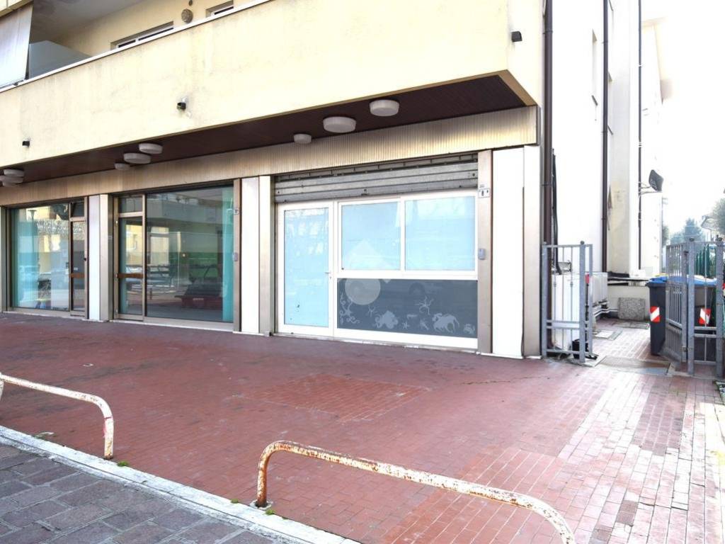Locale commerciale via della repubblica 89, centro, misano adriatico
