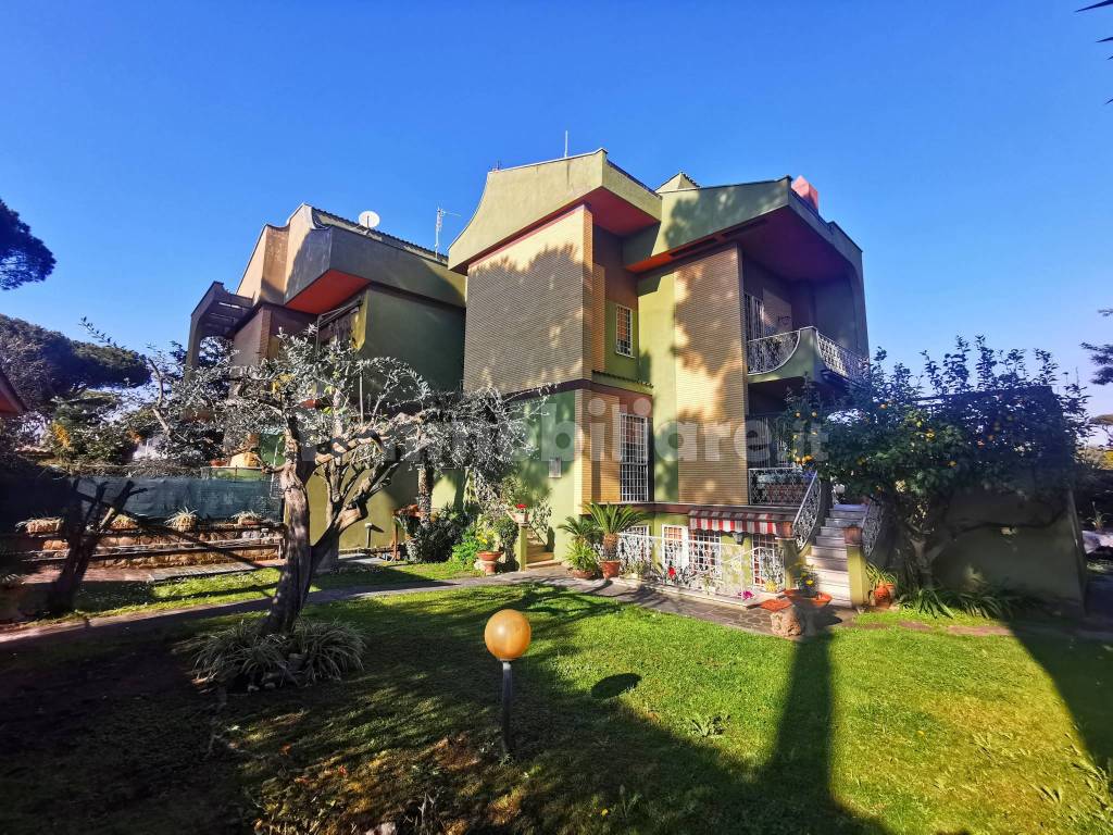 Villa plurifamiliare via Focilide, Axa, Roma