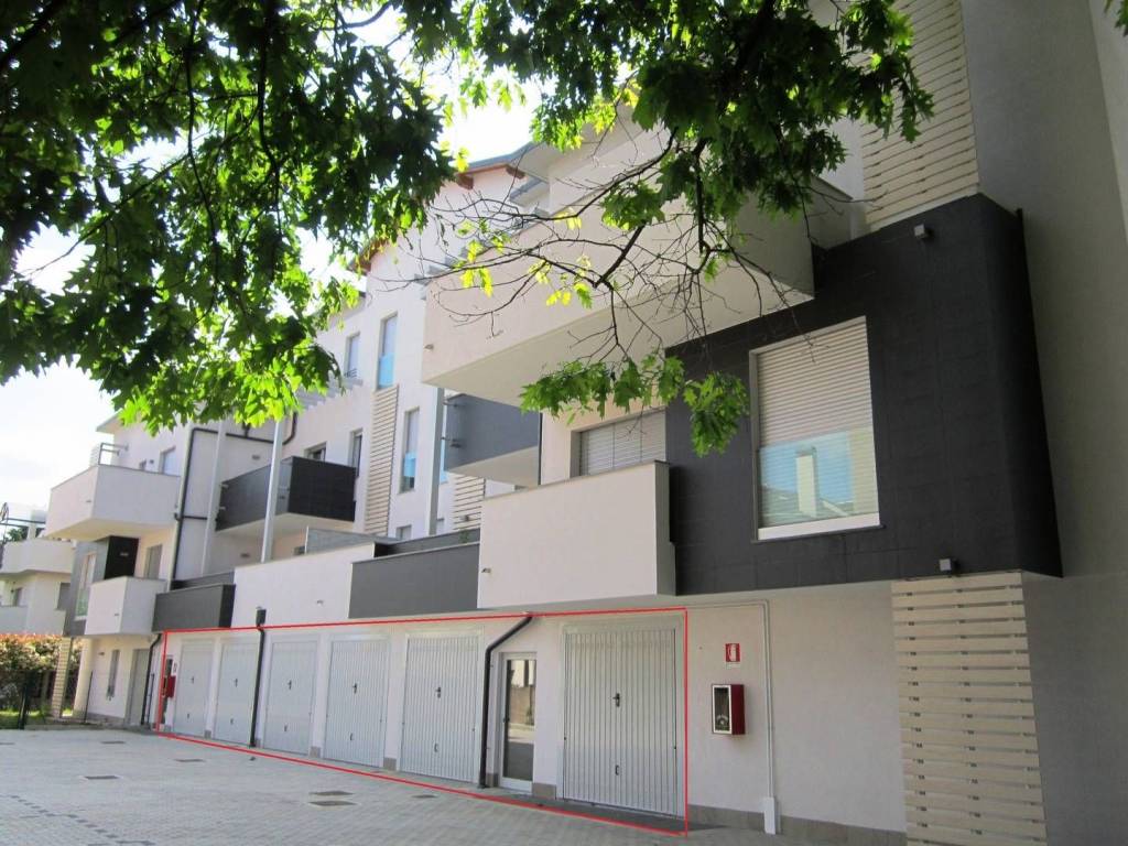 Garage - box via  sottocorno 41, ronchi, gallarate