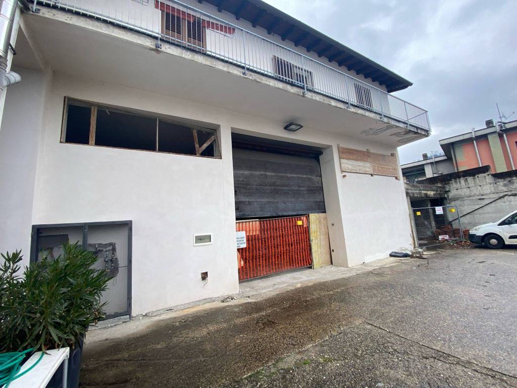 Capannone via giuseppe verdi, gemonio