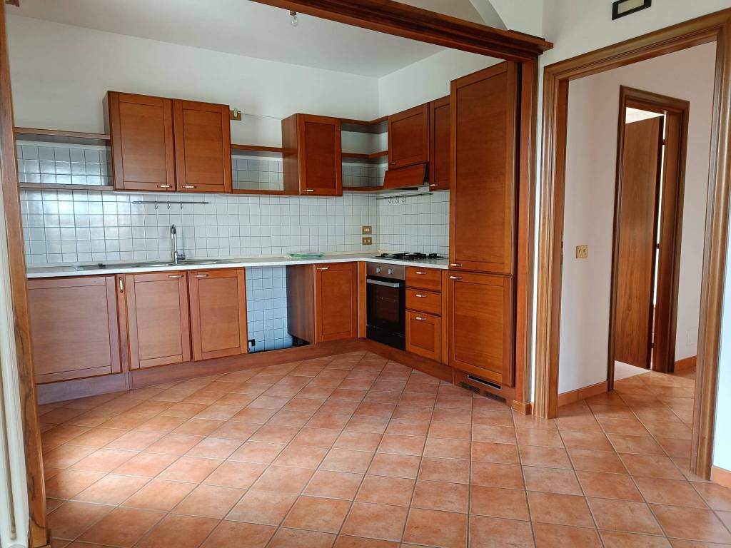Quadrilocale via ugo la malfa, santarcangelo, santarcangelo di romagna