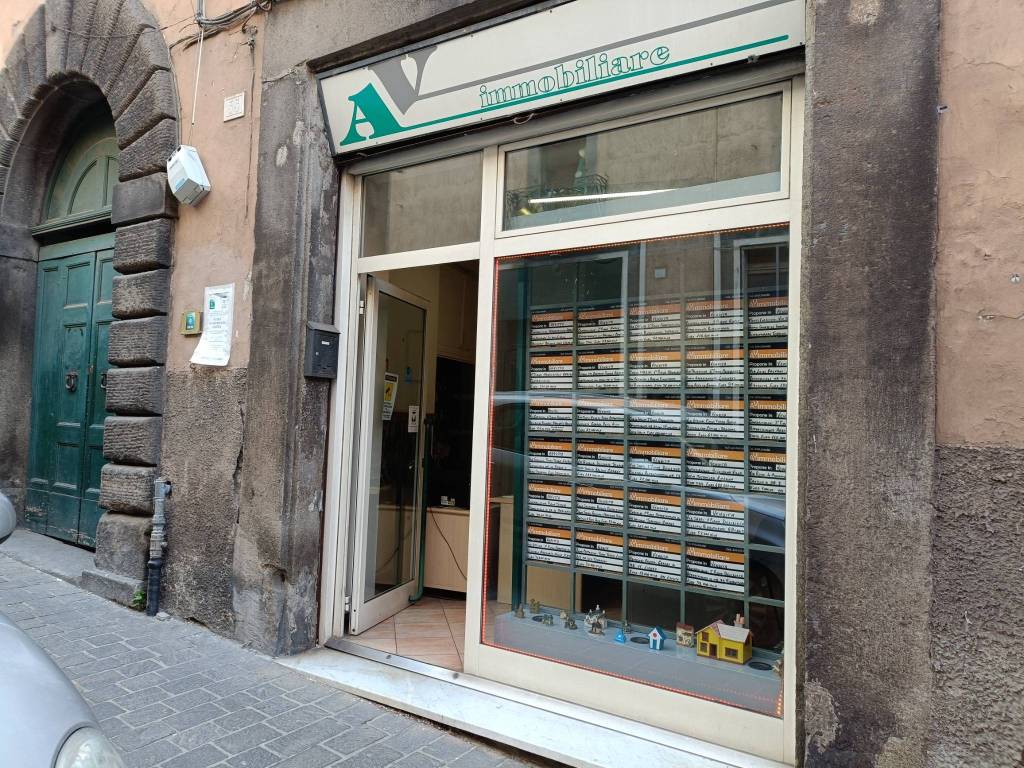 Locale commerciale via camillo benso di cavour, sacrario - piazza della rocca, viterbo
