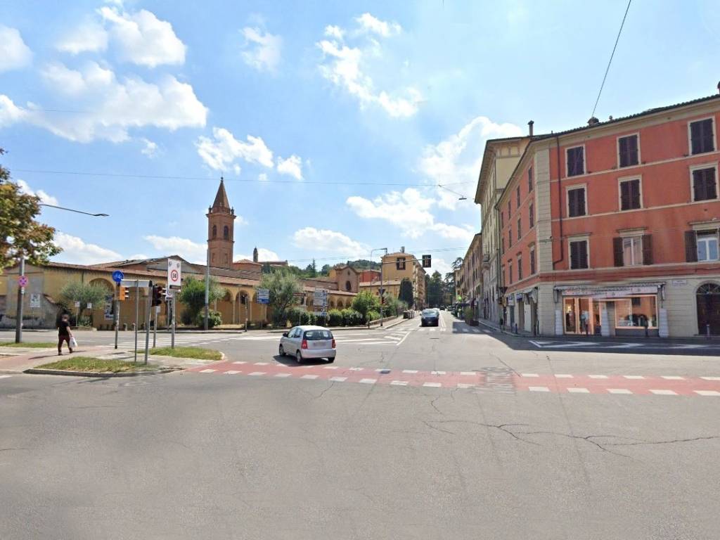 Attività commerciale piazza di porta san mamolo, saragozza dentro le mura, bologna