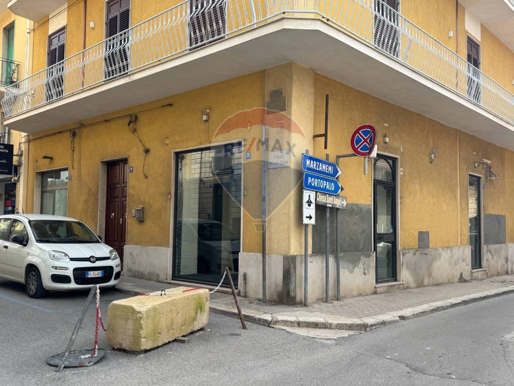 Locale commerciale via cassar scalia 46, centro, pachino