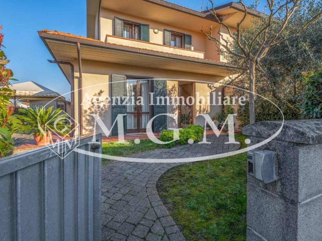 Villa a schiera via della viarella,, bientina