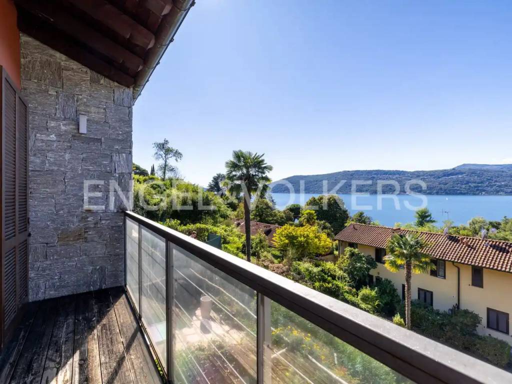 Villa a schiera via reno 49, laveno-mombello