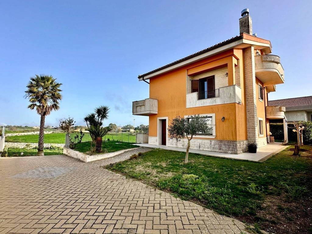 Villa unifamiliare via alberto sordi 18, croce - selvaggio, ragusa