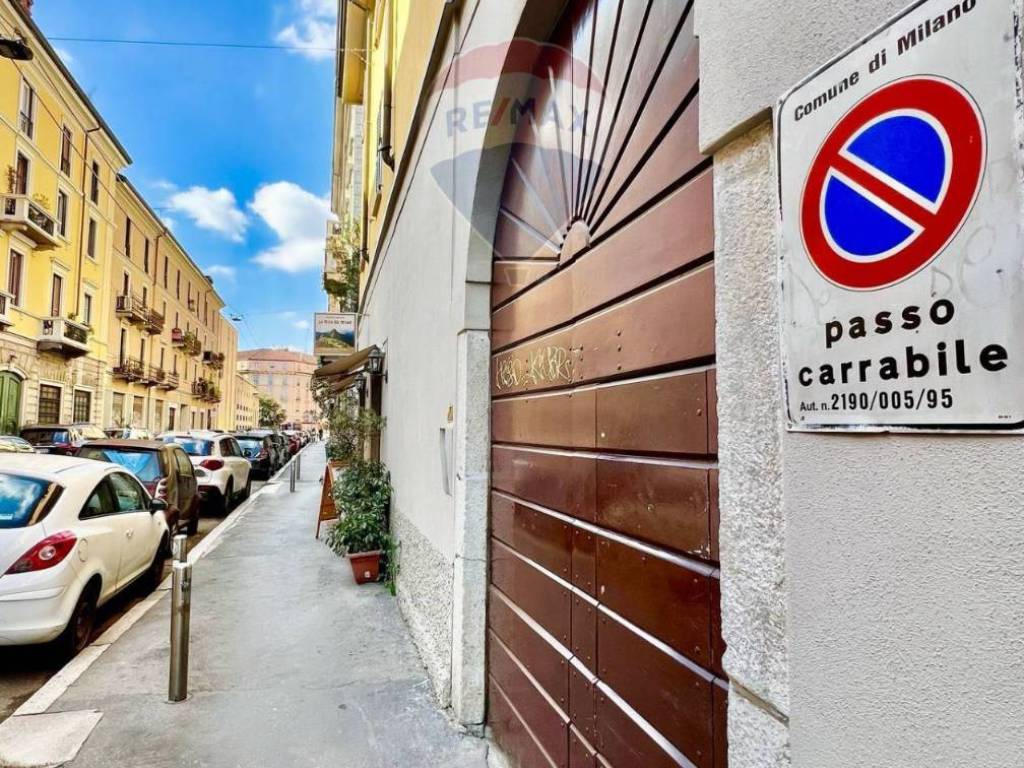 Bilocale via paolo frisi 11, porta venezia, milano