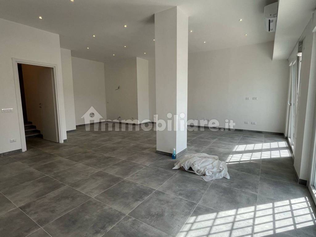 Vendita Appartamento Roma. Quadrilocale in via Roberto Fancelli. Ottimo ...