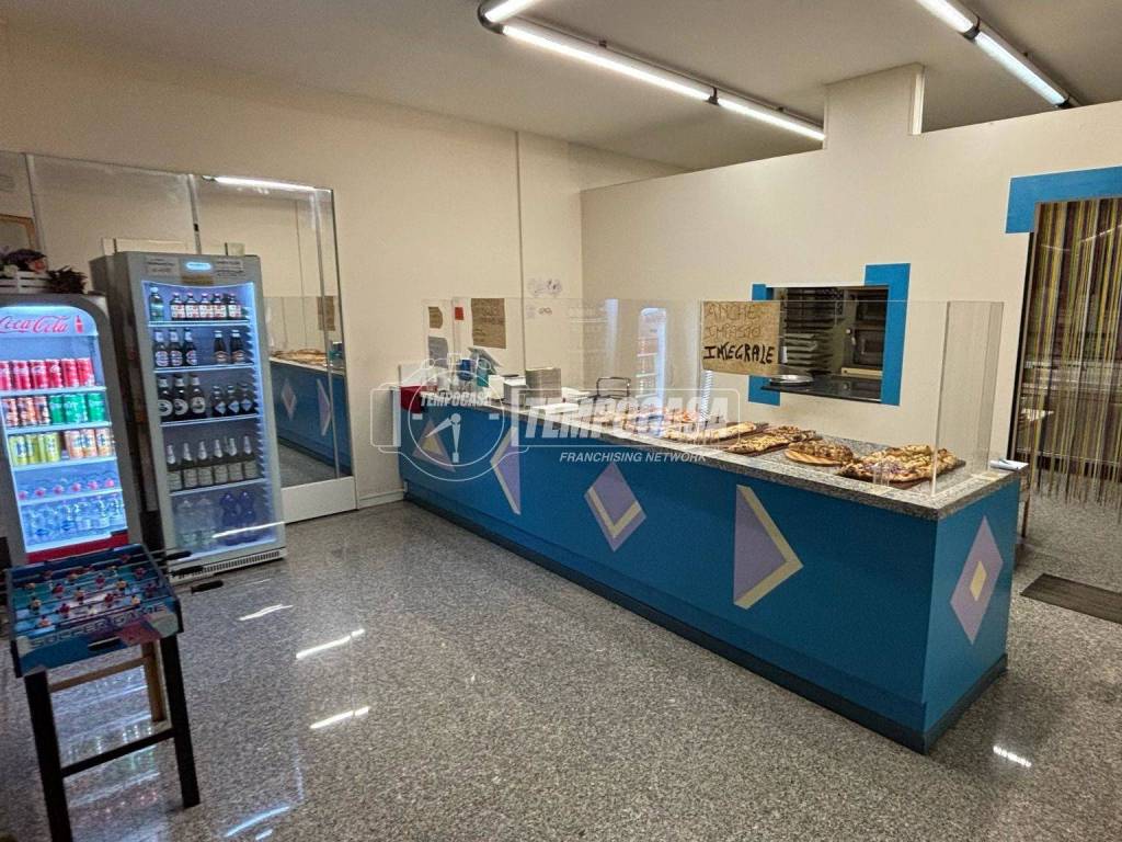 Attività commerciale via umberto giordano, vivere verde, borgo pace, stadio, ospedale, senigallia