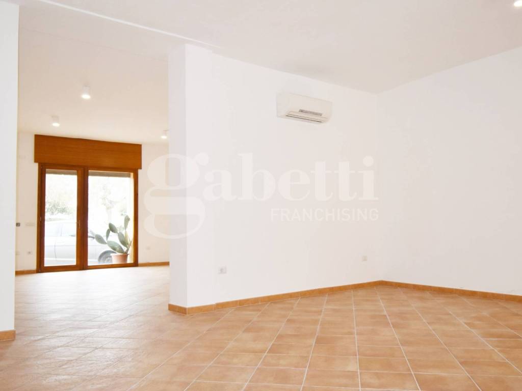 Locale commerciale piazza antonio segni 5, arzachena paese, arzachena
