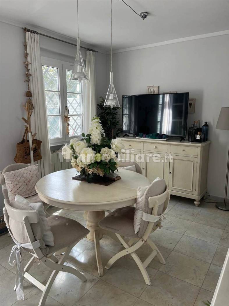 Casa indipendente in affitto a Pietrasanta