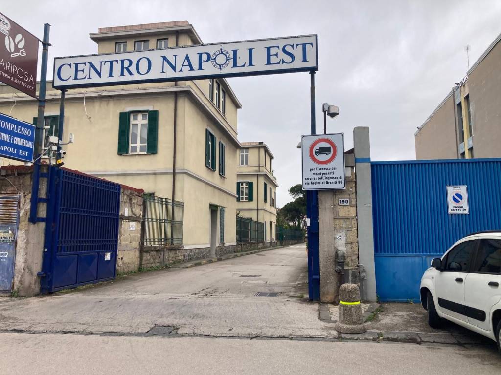 Capannone via ferrante imparato 190, san giovanni a teduccio, napoli