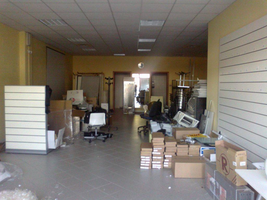 Negozio - locale commerciale via cesana 85, vicopisano
