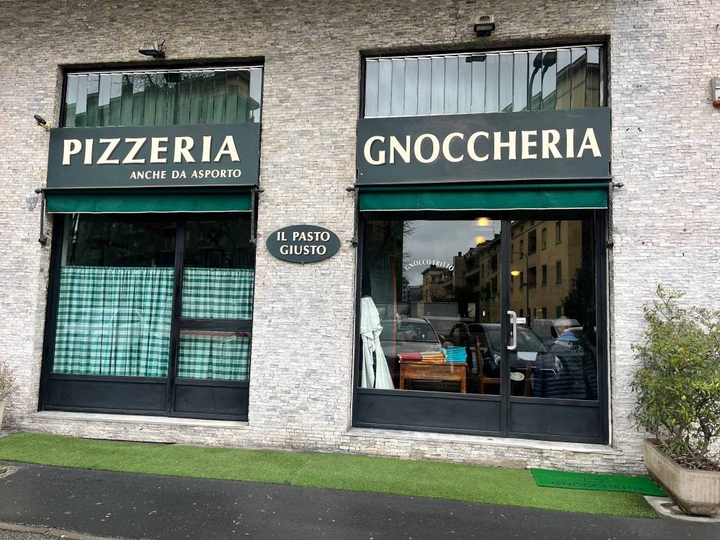 Locale commerciale via bruno cesana 10, cimiano, milano