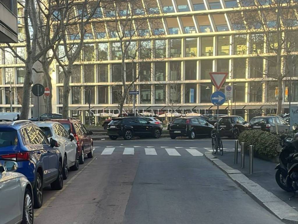 Posto auto - moto via varese 21, moscova, milano