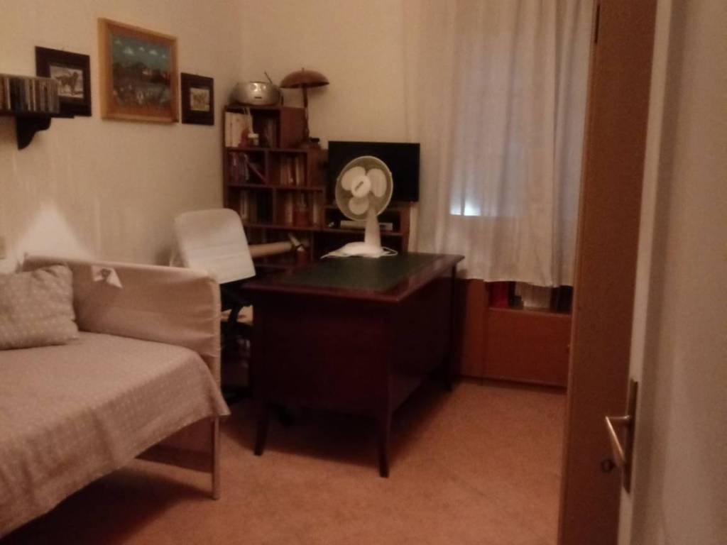 Stanza singola via giuseppe casciaro, napoli